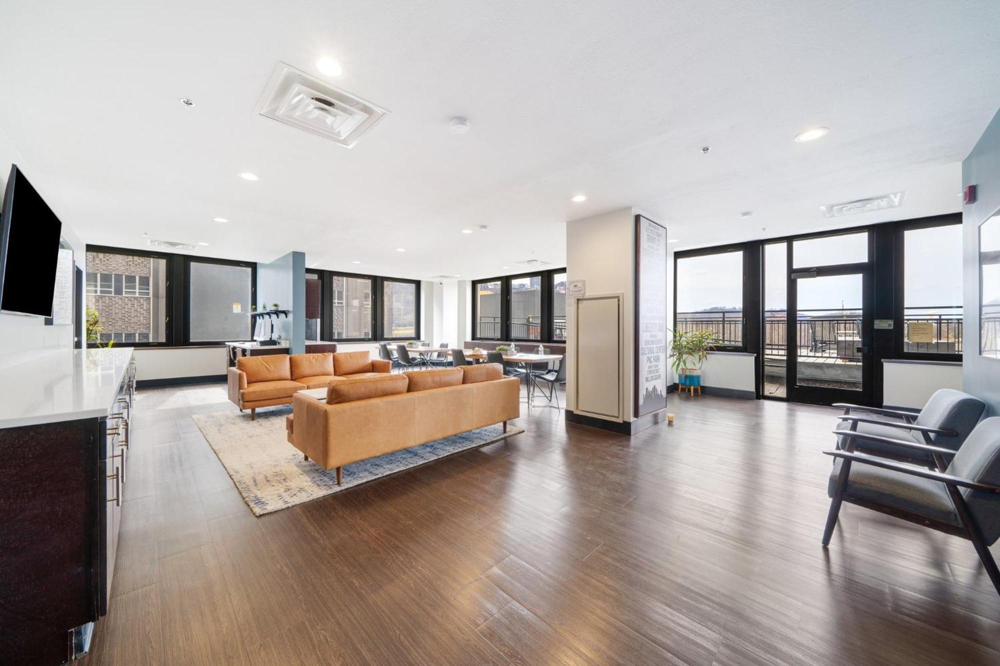 Luxe City Views Prime Location 24-7 Parking Gym Lounge Pittsburgh Buitenkant foto